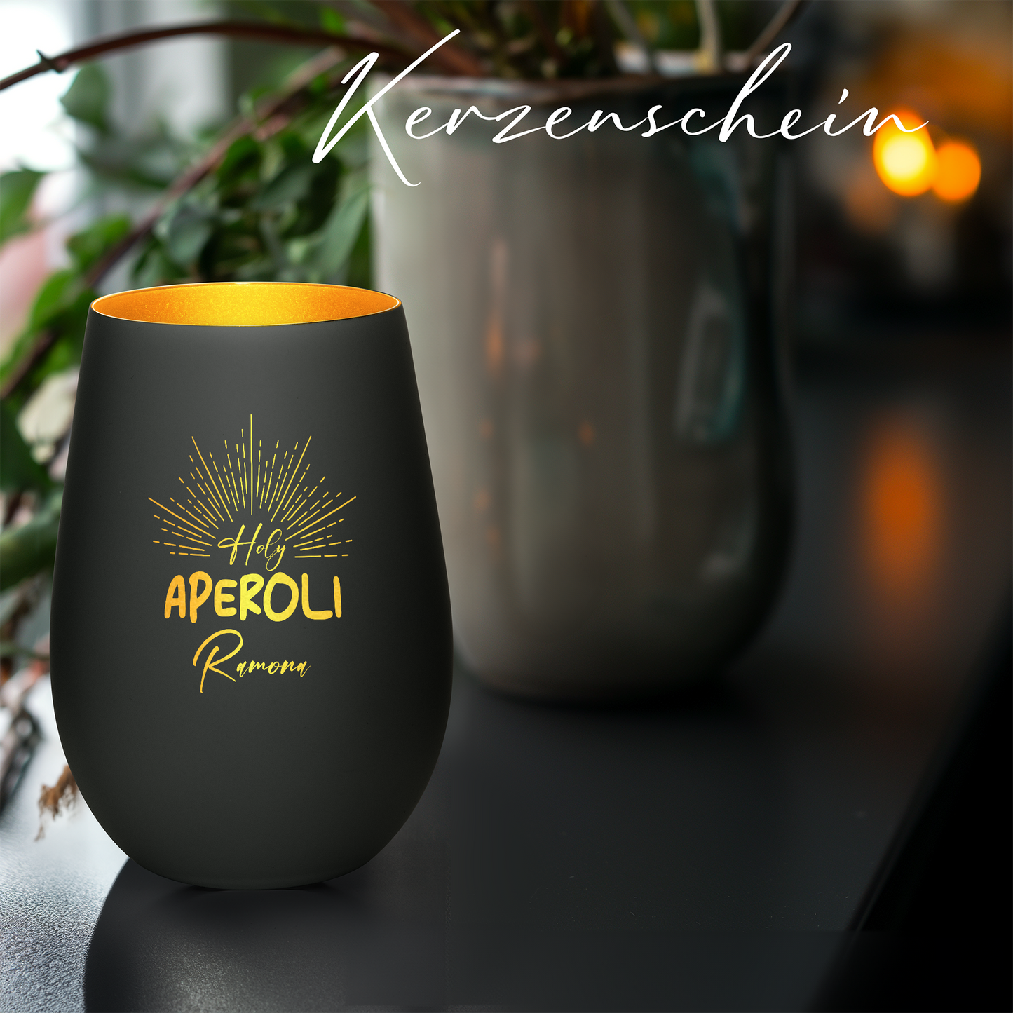 Hochwertiges Glas Windlicht mit Gravur "HOLY APEROLI" mit Wunschname in der Farbe Schwarz/Gold