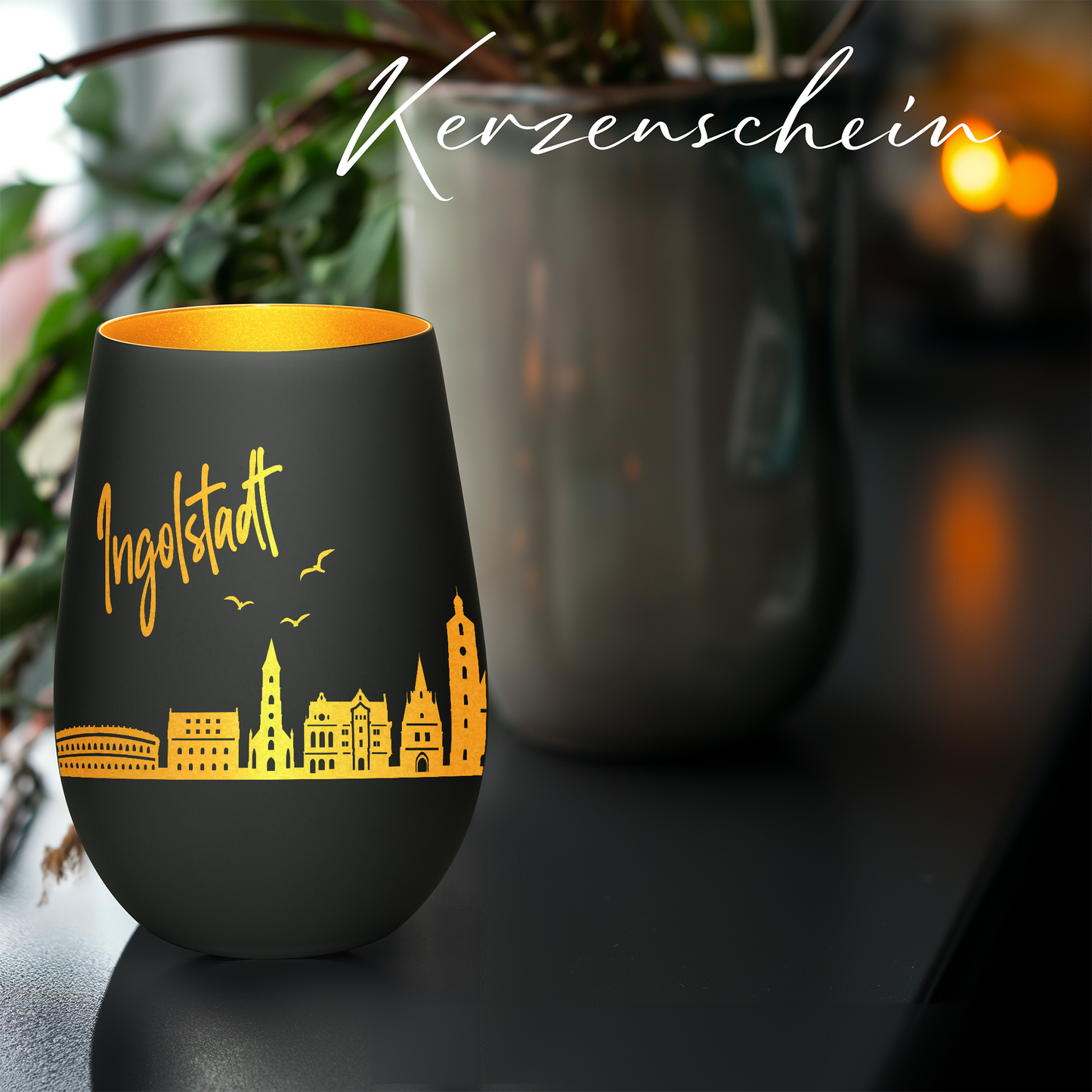 Hochwertiges Glas Windlicht mit Gravur "SKYLINE INGOLSTADT" in der Farbe Schwarz/Gold