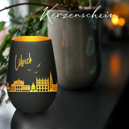 Hochwertiges Glas Windlicht mit Gravur "SKYLINE LÜBECK" in der Farbe Schwarz/Gold