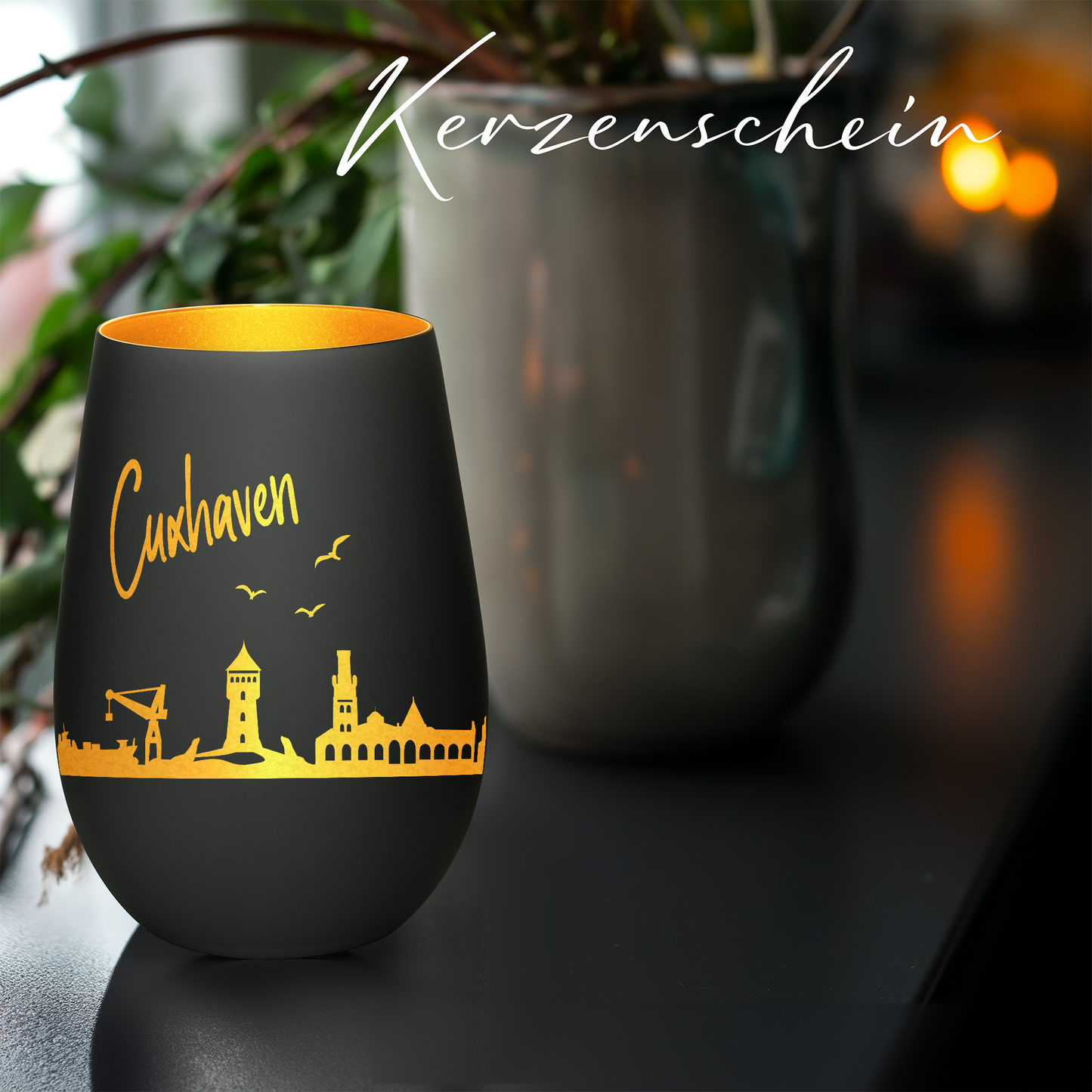 Hochwertiges Glas Windlicht mit Gravur "SKYLINE CUXHAVEN" in der Farbe Schwarz/Gold
