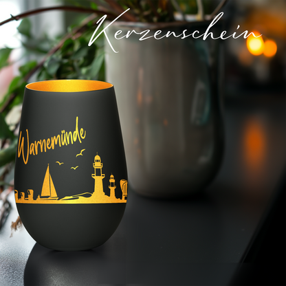 Hochwertiges Glas Windlicht mit Gravur "SKYLINE WARNEMÜNDE" in der Farbe Schwarz/Gold