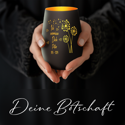 Hochwertiges Glas Windlicht mit Gravur als Trauerlicht "ICH VERMISSE DICH" mit Wunschname in der Farbe Schwarz/Gold