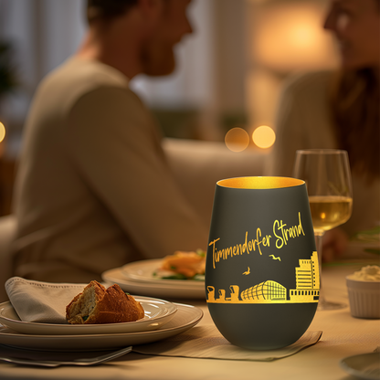 Hochwertiges Glas Windlicht mit Gravur "SKYLINE TIMMENDORFER STRAND" in der Farbe Schwarz/Gold