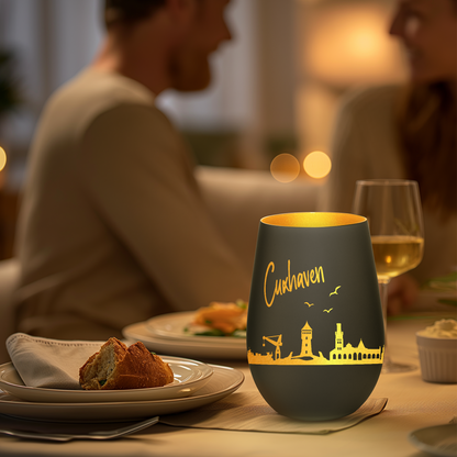 Hochwertiges Glas Windlicht mit Gravur "SKYLINE CUXHAVEN" in der Farbe Schwarz/Gold