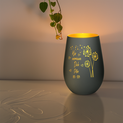 Hochwertiges Glas Windlicht mit Gravur als Trauerlicht "WIR VERMISSEN DICH" mit Wunschname in der Farbe Schwarz/Gold