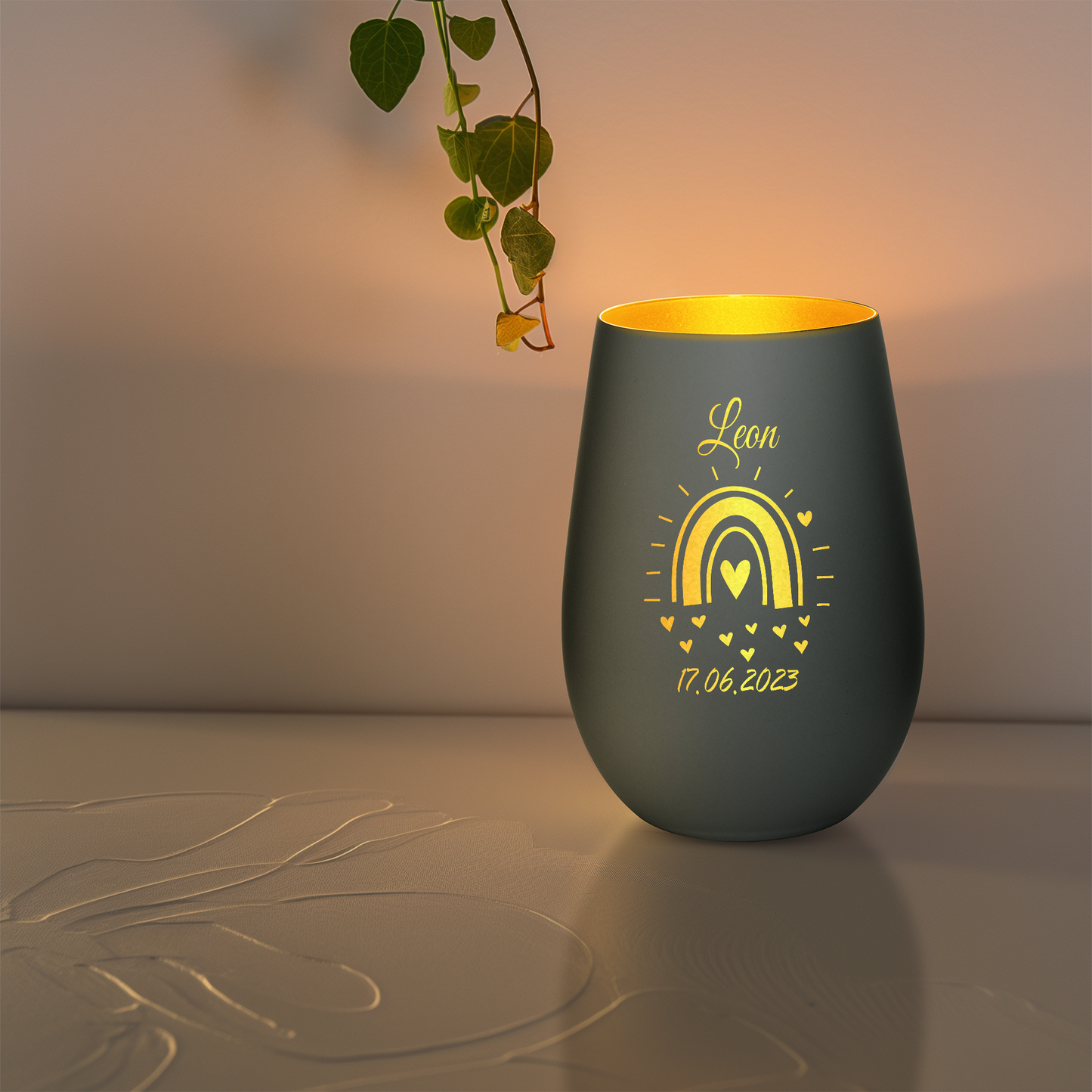Hochwertiges Glas Windlicht mit Gravur "GEBURT MIT REGENBOGEN" mit Wunschname und Datum in der Farbe Schwarz/Gold