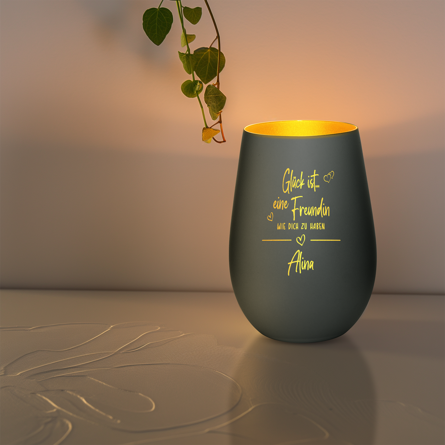 Hochwertiges Glas Windlicht mit Gravur "GLÜCK IST EINE FREUNDIN WIE DICH ZU HABEN" mit Wunschname in der Farbe Schwarz/Gold