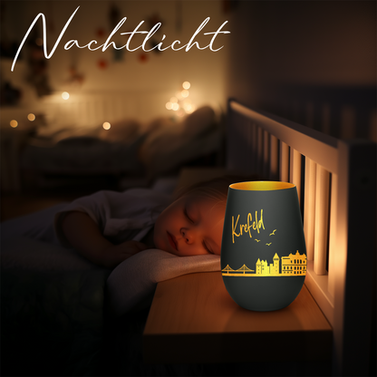 Hochwertiges Glas Windlicht mit Gravur "SKYLINE KREFELD" in der Farbe Schwarz/Gold