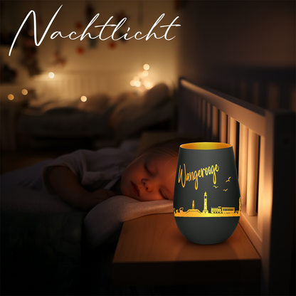 Hochwertiges Glas Windlicht mit Gravur "SKYLINE WANGEROOGE" in der Farbe Schwarz/Gold