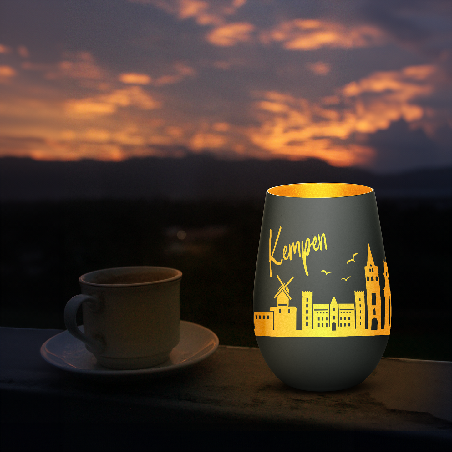 Hochwertiges Glas Windlicht mit Gravur "SKYLINE KEMPEN" in der Farbe Schwarz/Gold