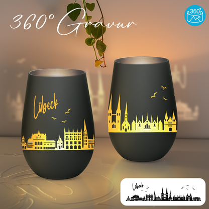 Hochwertiges Glas Windlicht mit Gravur "SKYLINE LÜBECK" in der Farbe Schwarz/Silber