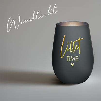 Hochwertiges Glas Windlicht mit Gravur "LILLET TIME" in der Farbe Schwarz/Silber