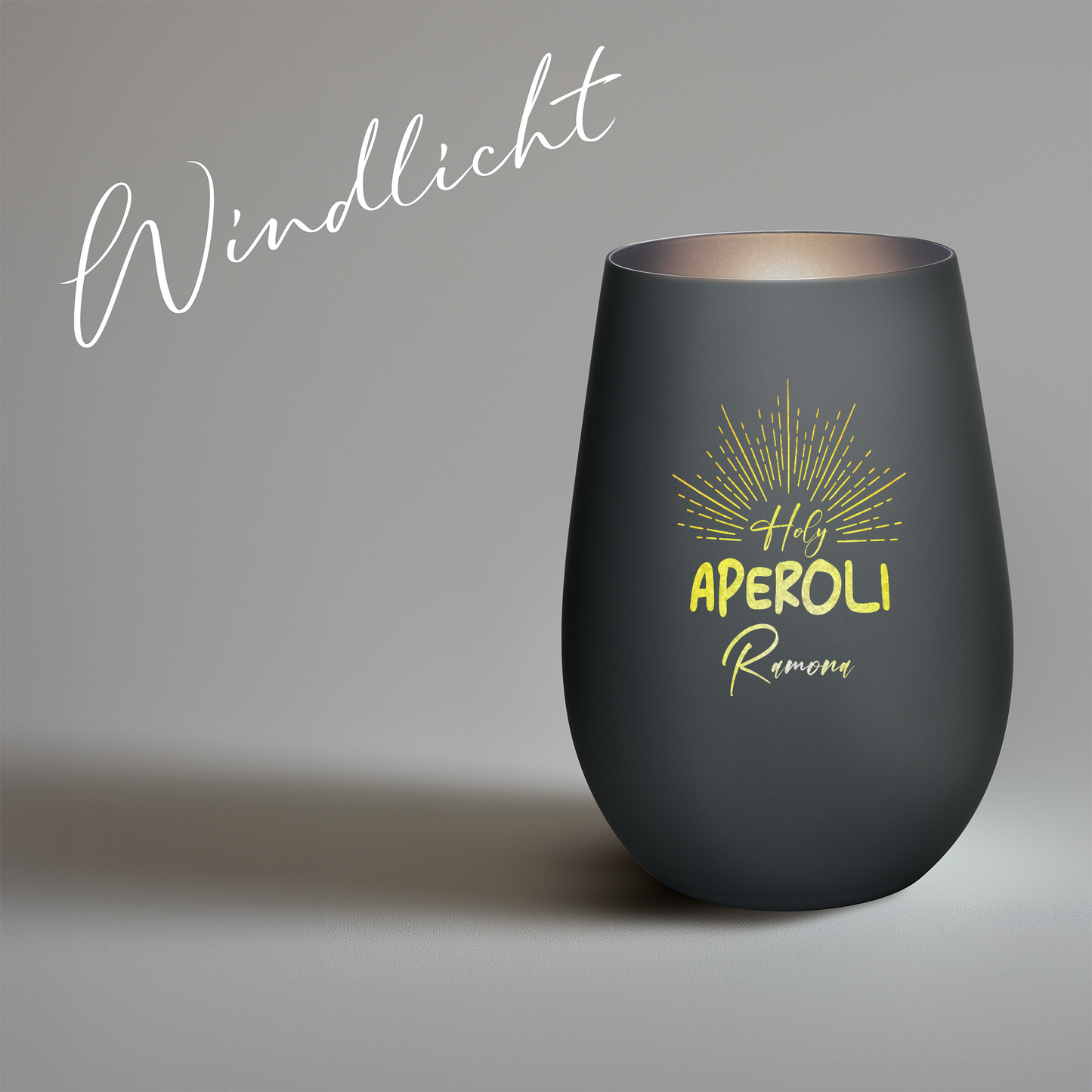 Hochwertiges Glas Windlicht mit Gravur "HOLY APEROLI" mit Wunschname in der Farbe Schwarz/Silber