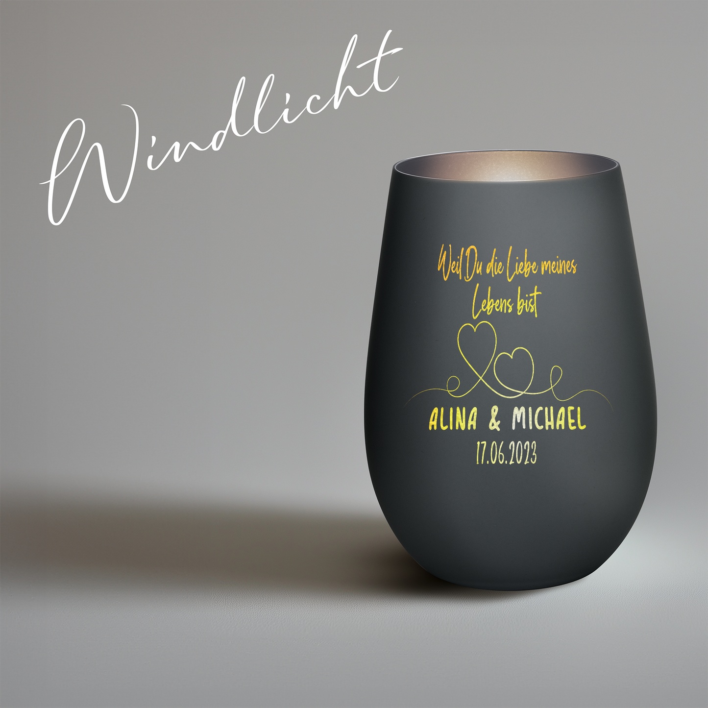 Hochwertiges Glas Windlicht mit Gravur "WEIL DU DIE LIEBE MEINES LEBENS BIST" mit Wunschnamen und Datum in der Farbe Schwarz/Silber