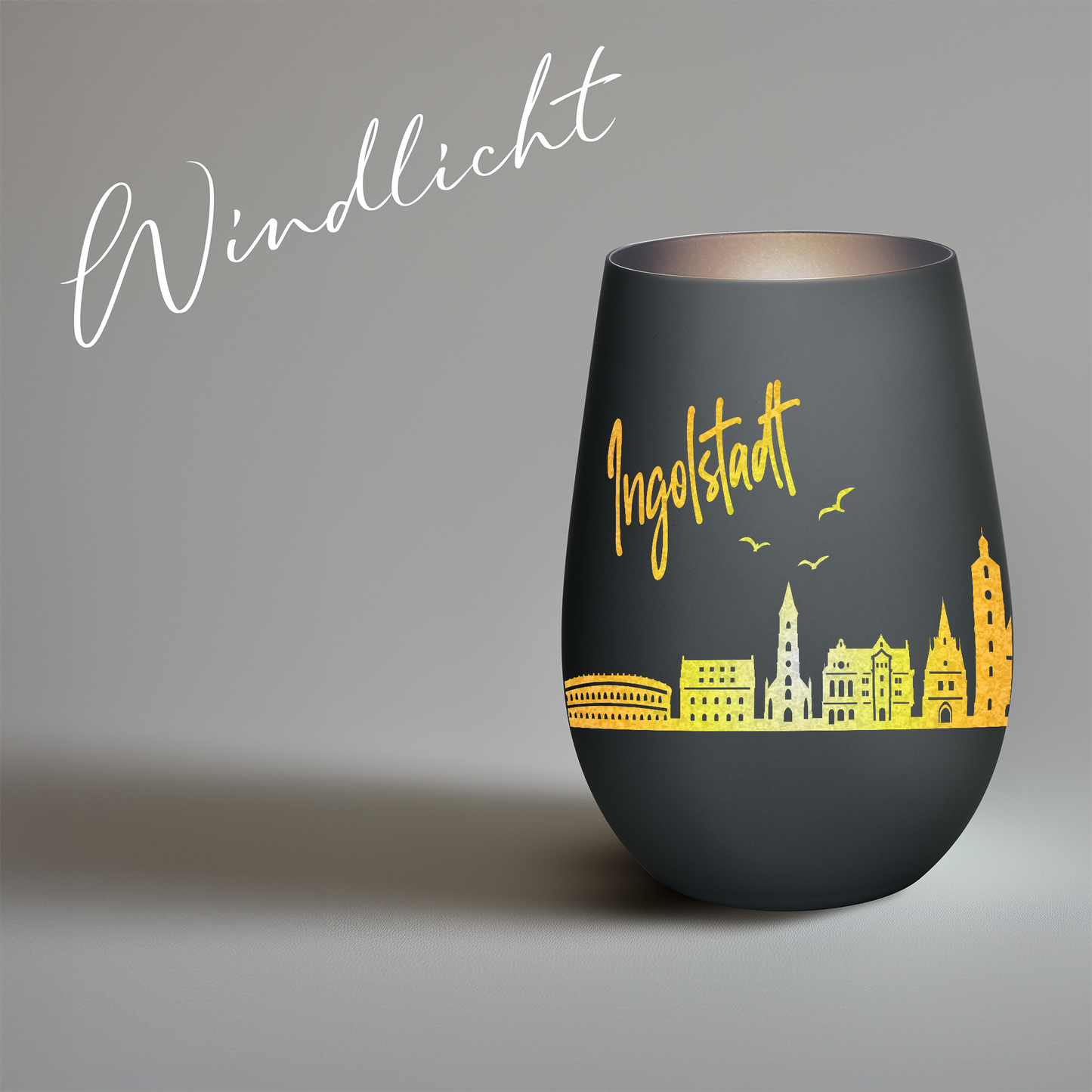 Hochwertiges Glas Windlicht mit Gravur "SKYLINE INGOLSTADT" in der Farbe Schwarz/Silber