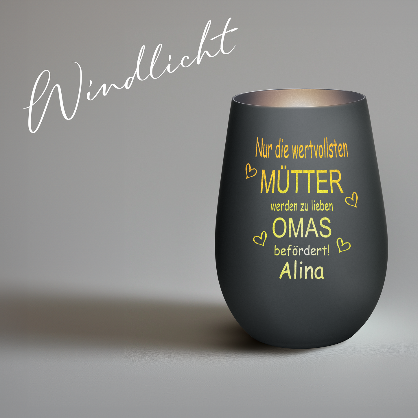 Hochwertiges Glas Windlicht mit Gravur "NUR DIE WERTVOLLSTEN MÜTTER WERDEN ZU LIEBEN OMAS" mit Wunschname in der Farbe Schwarz/Silber