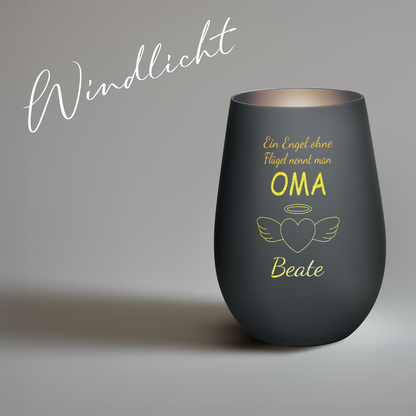 Hochwertiges Glas Windlicht mit Gravur "EIN ENGEL OHNE FLÜGEL NENNT MAN OMA" mit Wunschname in der Farbe Schwarz/Silber