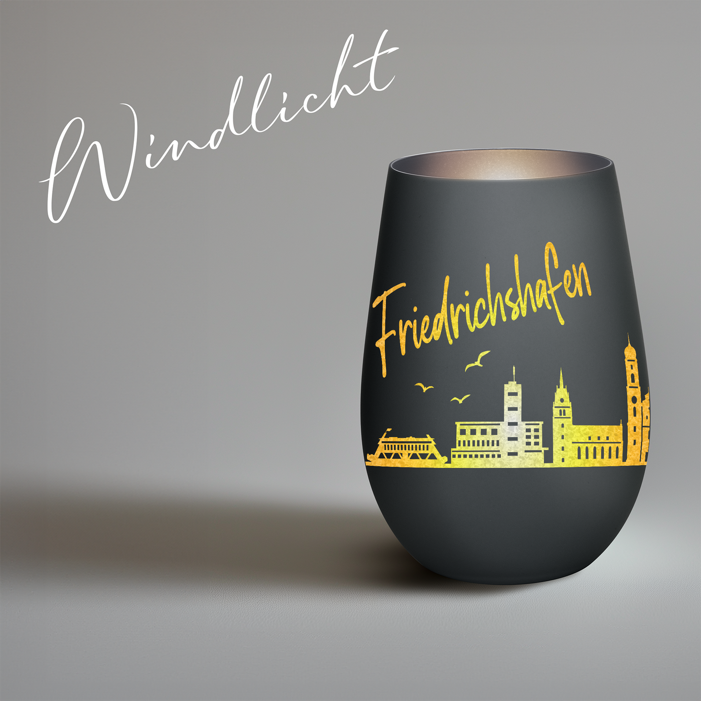 Hochwertiges Glas Windlicht mit Gravur "SKYLINE FRIEDRICHSHAFEN" in der Farbe Schwarz/Silber