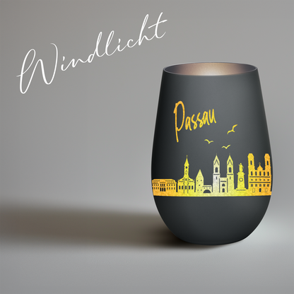 Hochwertiges Glas Windlicht mit Gravur "SKYLINE PASSAU" in der Farbe Schwarz/Silber
