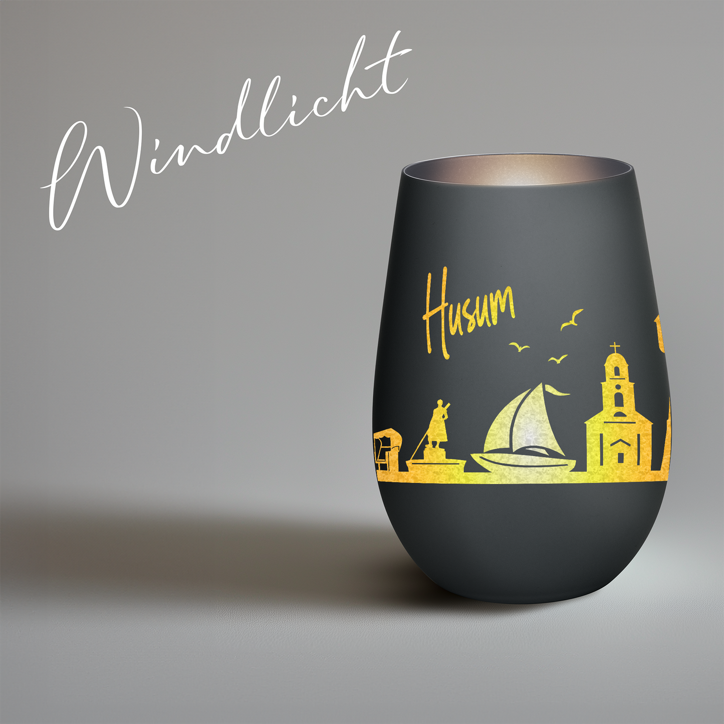 Hochwertiges Glas Windlicht mit Gravur "SKYLINE HUSUM" in der Farbe Schwarz/Silber