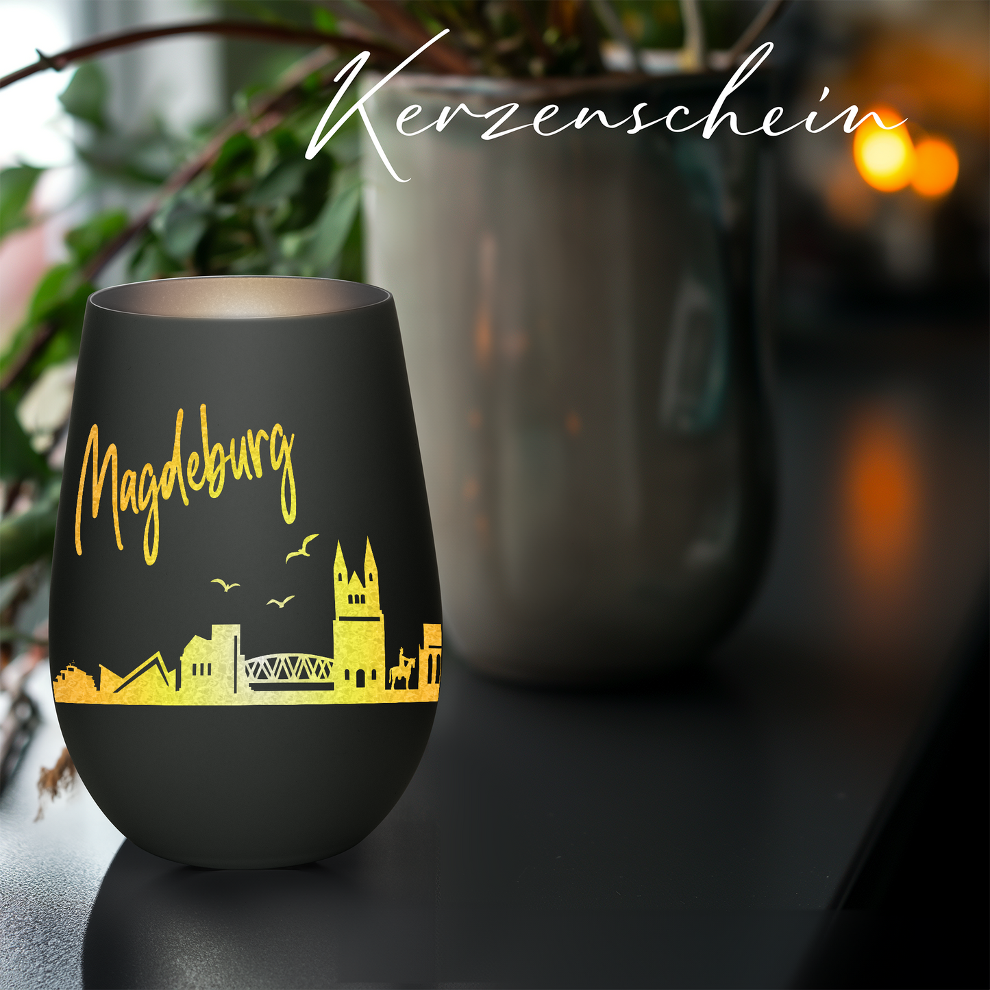 Hochwertiges Glas Windlicht mit Gravur "SKYLINE MAGDEBURG" in der Farbe Schwarz/Silber