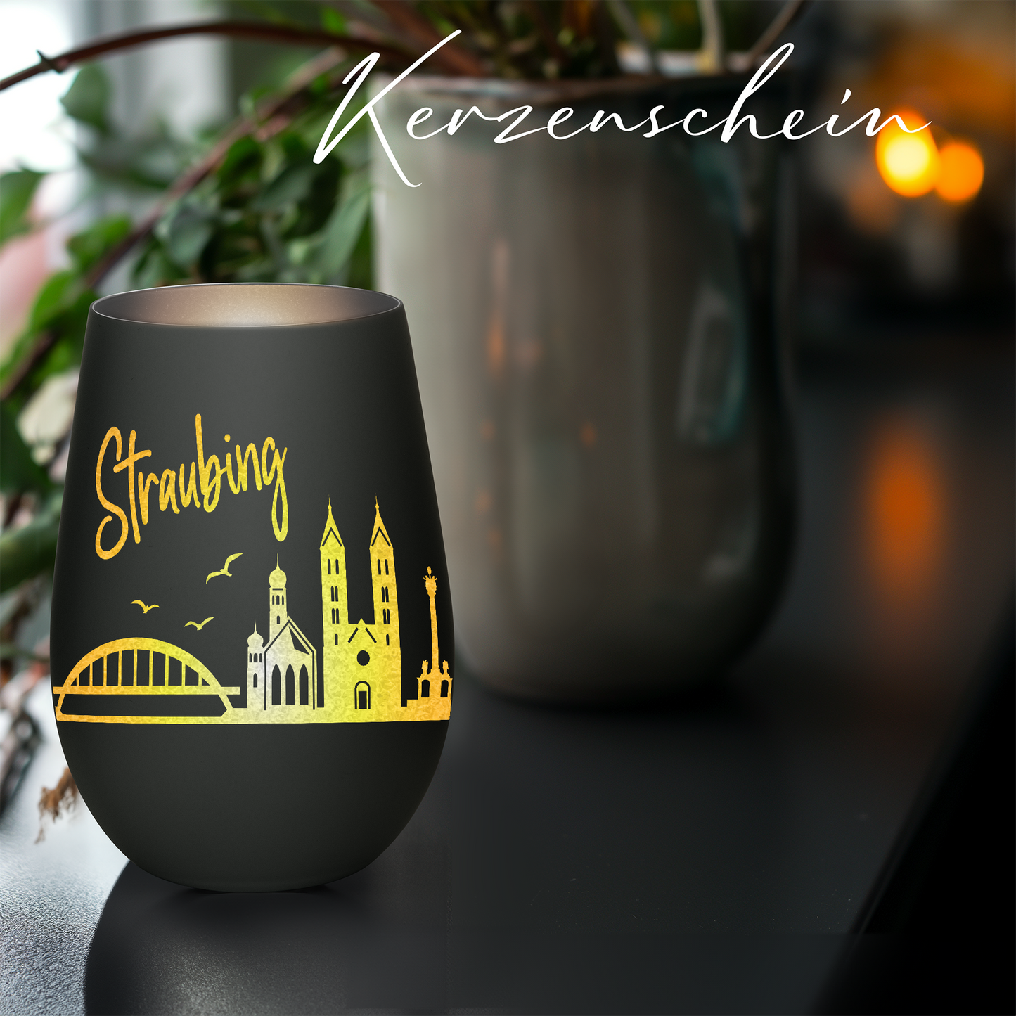 Hochwertiges Glas Windlicht mit Gravur "SKYLINE STRAUBING" in der Farbe Schwarz/Silber