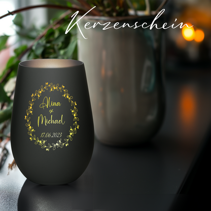 Hochwertiges Glas Windlicht mit Gravur "JAHRESTAG MIT BLUMENKRANZ" mit Wunschnamen und Datum in der Farbe Schwarz/Silber