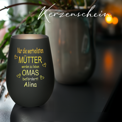 Hochwertiges Glas Windlicht mit Gravur "NUR DIE WERTVOLLSTEN MÜTTER WERDEN ZU LIEBEN OMAS" mit Wunschname in der Farbe Schwarz/Silber