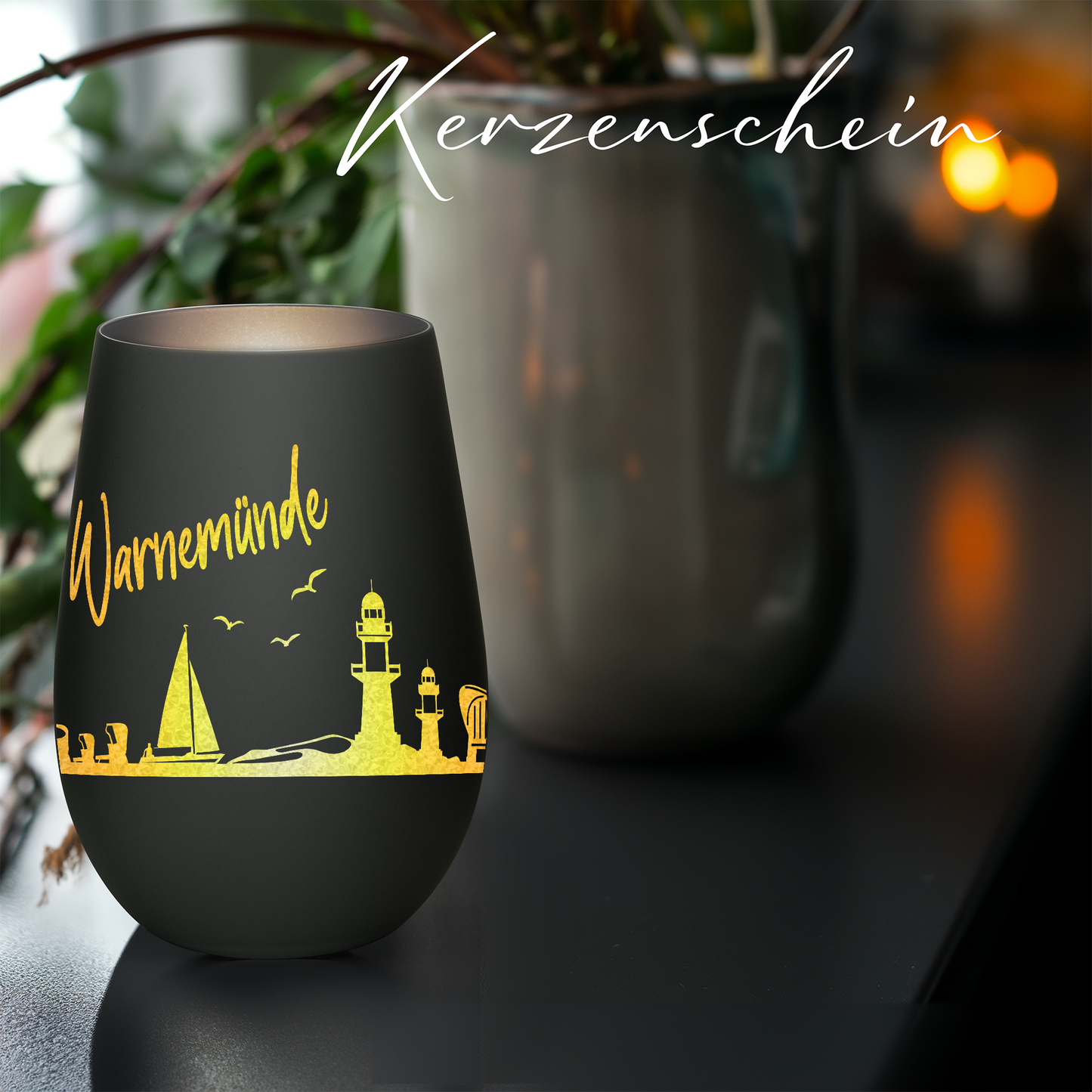 Hochwertiges Glas Windlicht mit Gravur "SKYLINE WARNEMÜNDE" in der Farbe Schwarz/Silber