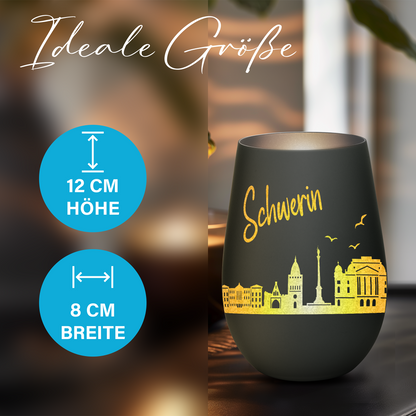 Hochwertiges Glas Windlicht mit Gravur "SKYLINE SCHWERIN" in der Farbe Schwarz/Silber