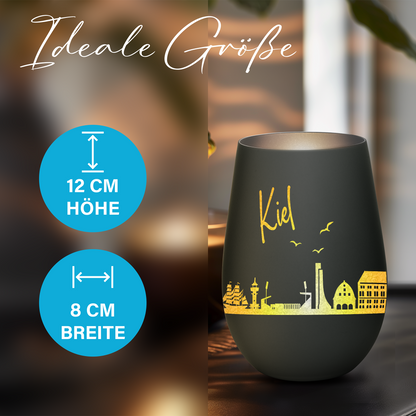 Hochwertiges Glas Windlicht mit Gravur "SKYLINE KIEL" in der Farbe Schwarz/Silber