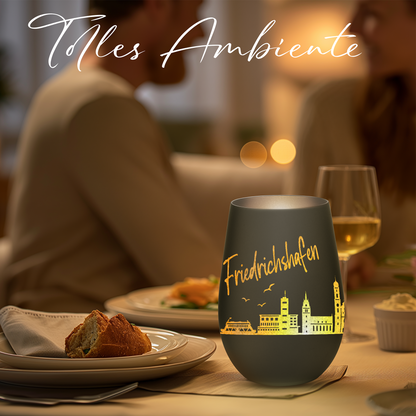 Hochwertiges Glas Windlicht mit Gravur "SKYLINE FRIEDRICHSHAFEN" in der Farbe Schwarz/Silber