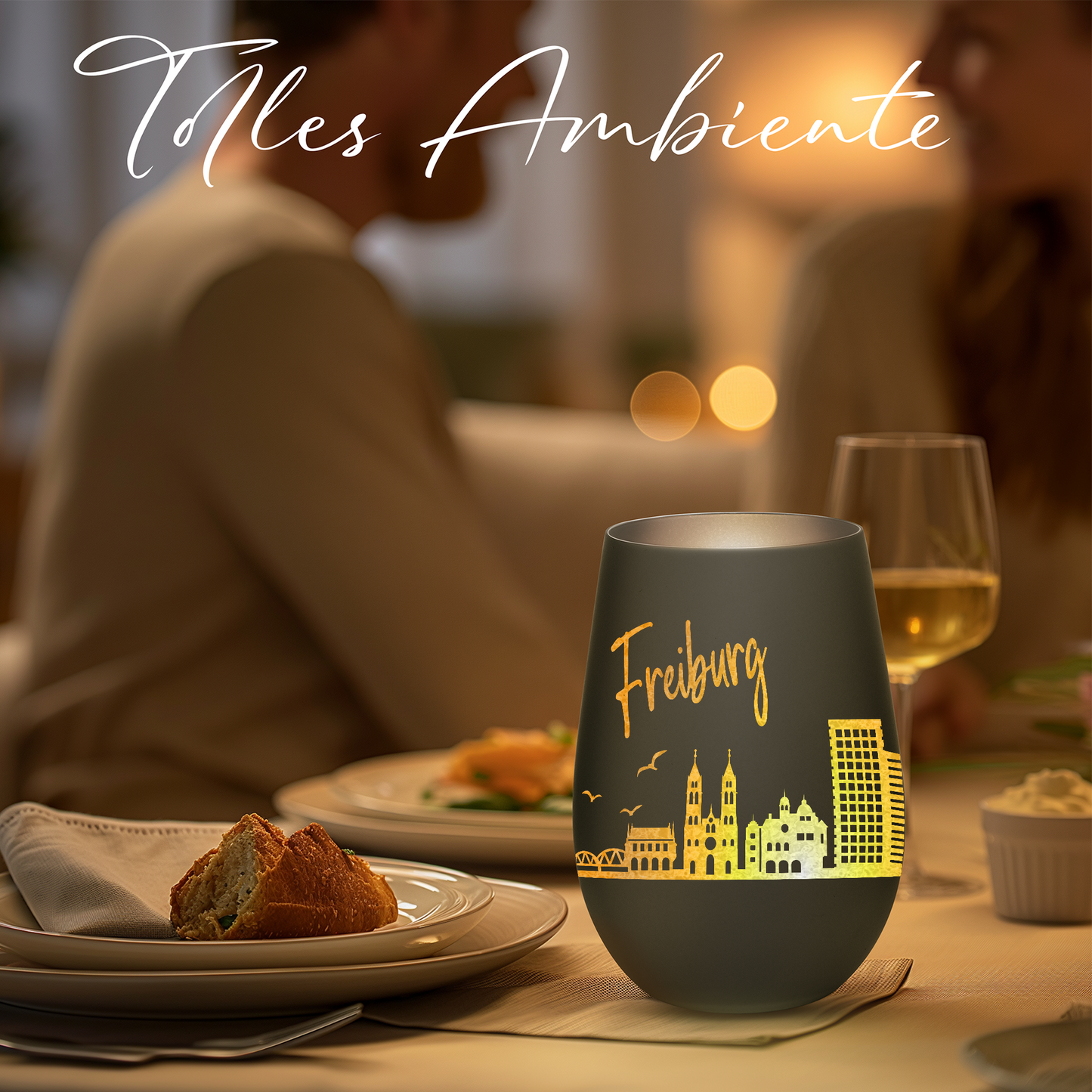 Hochwertiges Glas Windlicht mit Gravur "SKYLINE FREIBURG" in der Farbe Schwarz/Silber