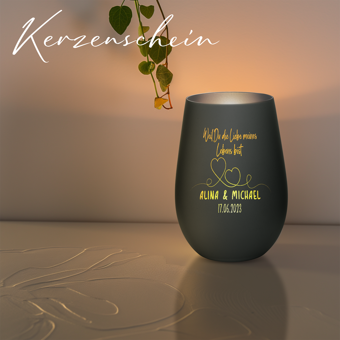 Hochwertiges Glas Windlicht mit Gravur "WEIL DU DIE LIEBE MEINES LEBENS BIST" mit Wunschnamen und Datum in der Farbe Schwarz/Silber