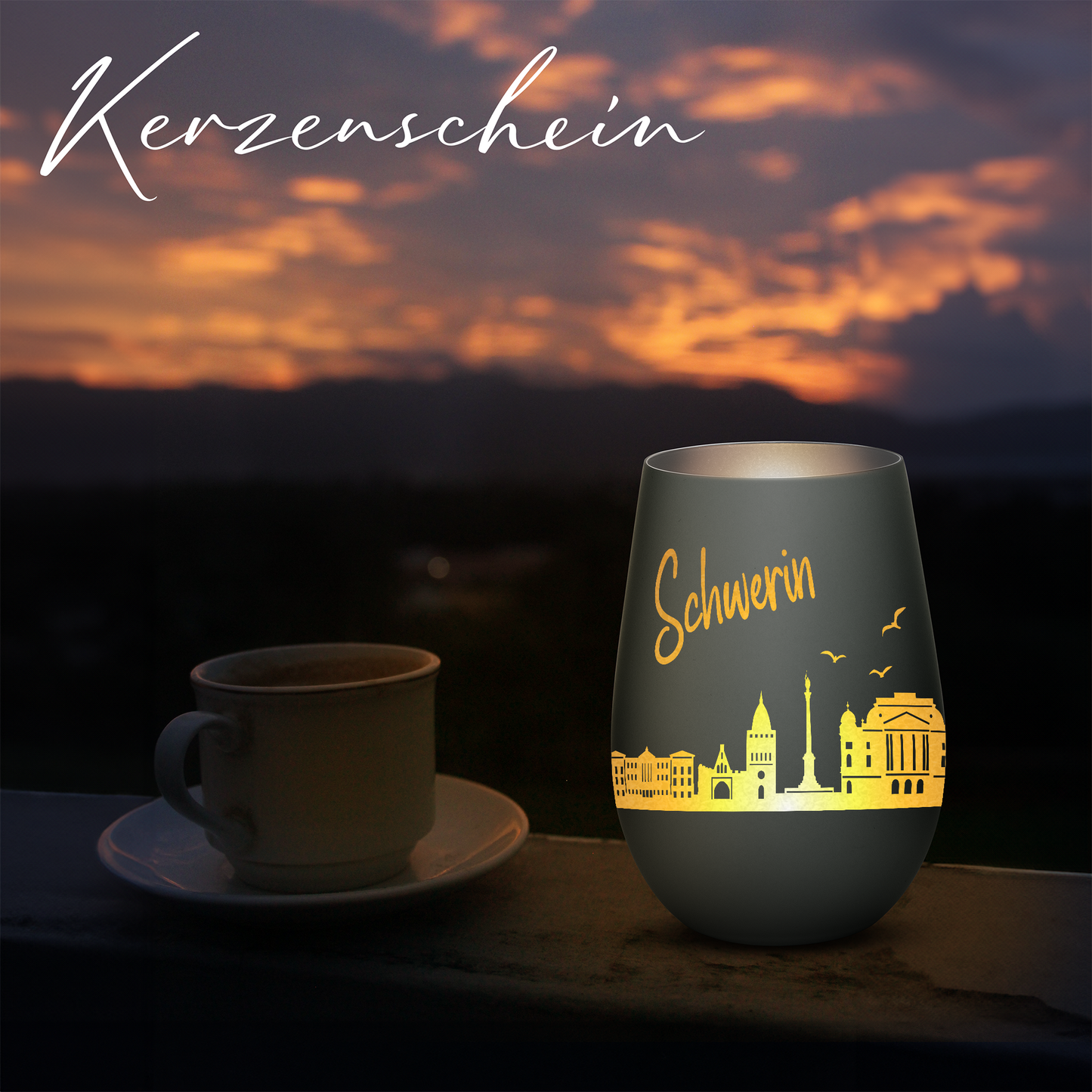 Hochwertiges Glas Windlicht mit Gravur "SKYLINE SCHWERIN" in der Farbe Schwarz/Silber