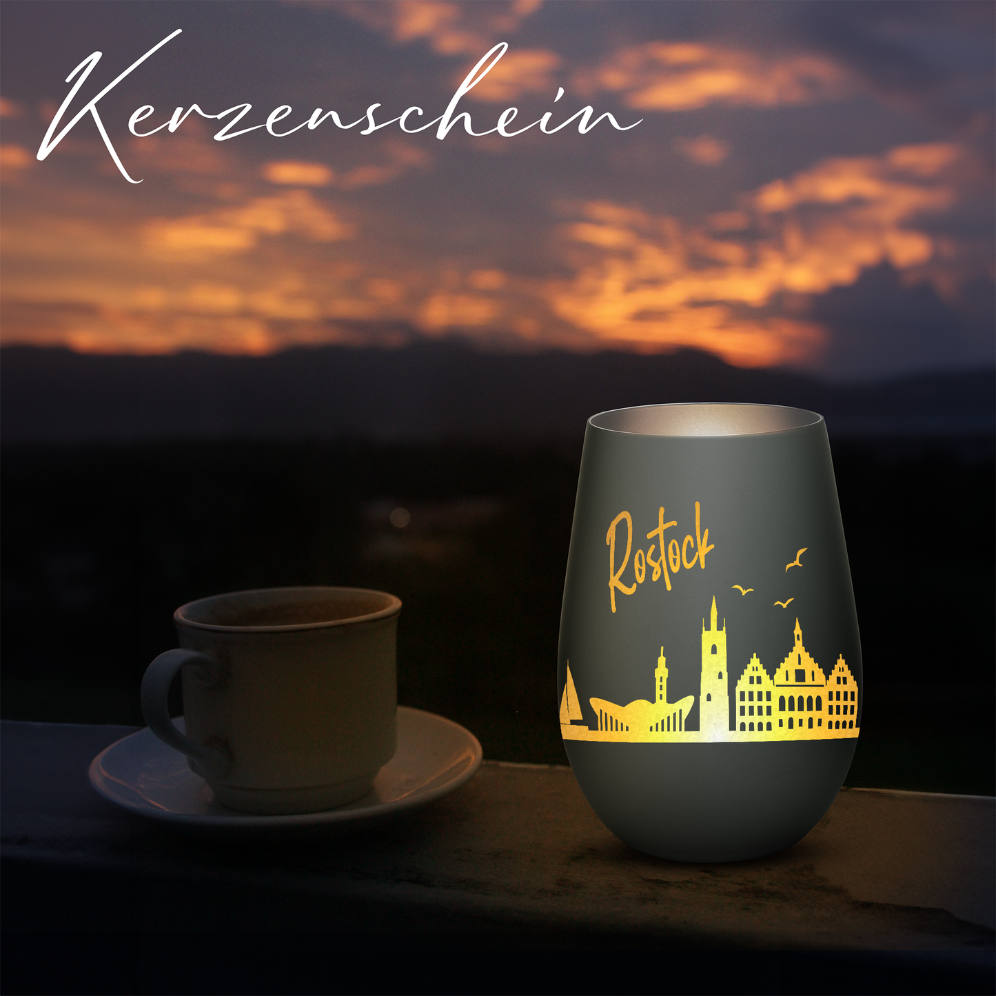 Hochwertiges Glas Windlicht mit Gravur "SKYLINE ROSTOCK" in der Farbe Schwarz/Silber