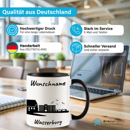 Tasse in Schwarz 330ml bedruckt mit der Skyline von Wasserburg personalisierbar mit Wunschname