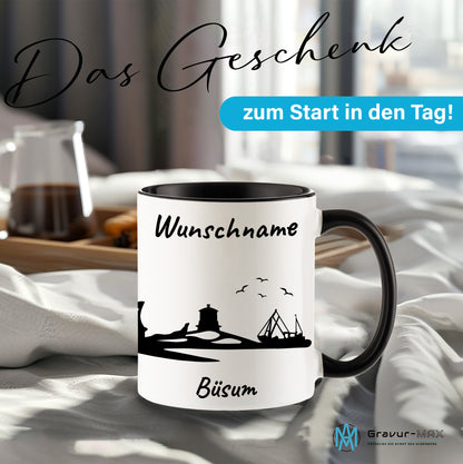 Tasse in Schwarz 330ml bedruckt mit der Skyline von Büsum personalisierbar mit Wunschname