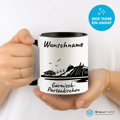 Tasse in Schwarz 330ml bedruckt mit der Skyline von Garmisch-Partenkirchen personalisierbar mit Wunschname