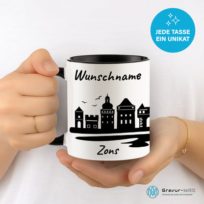 Tasse in Schwarz 330ml bedruckt mit der Skyline von Zons (Dormagen) personalisierbar mit Wunschname
