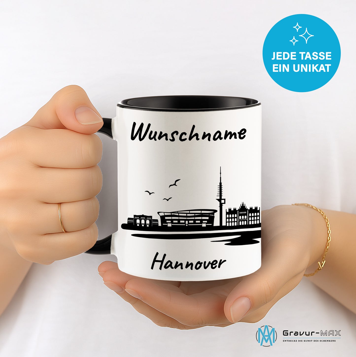 Tasse in Schwarz 330ml bedruckt mit der Skyline von Hannover personalisierbar mit Wunschname