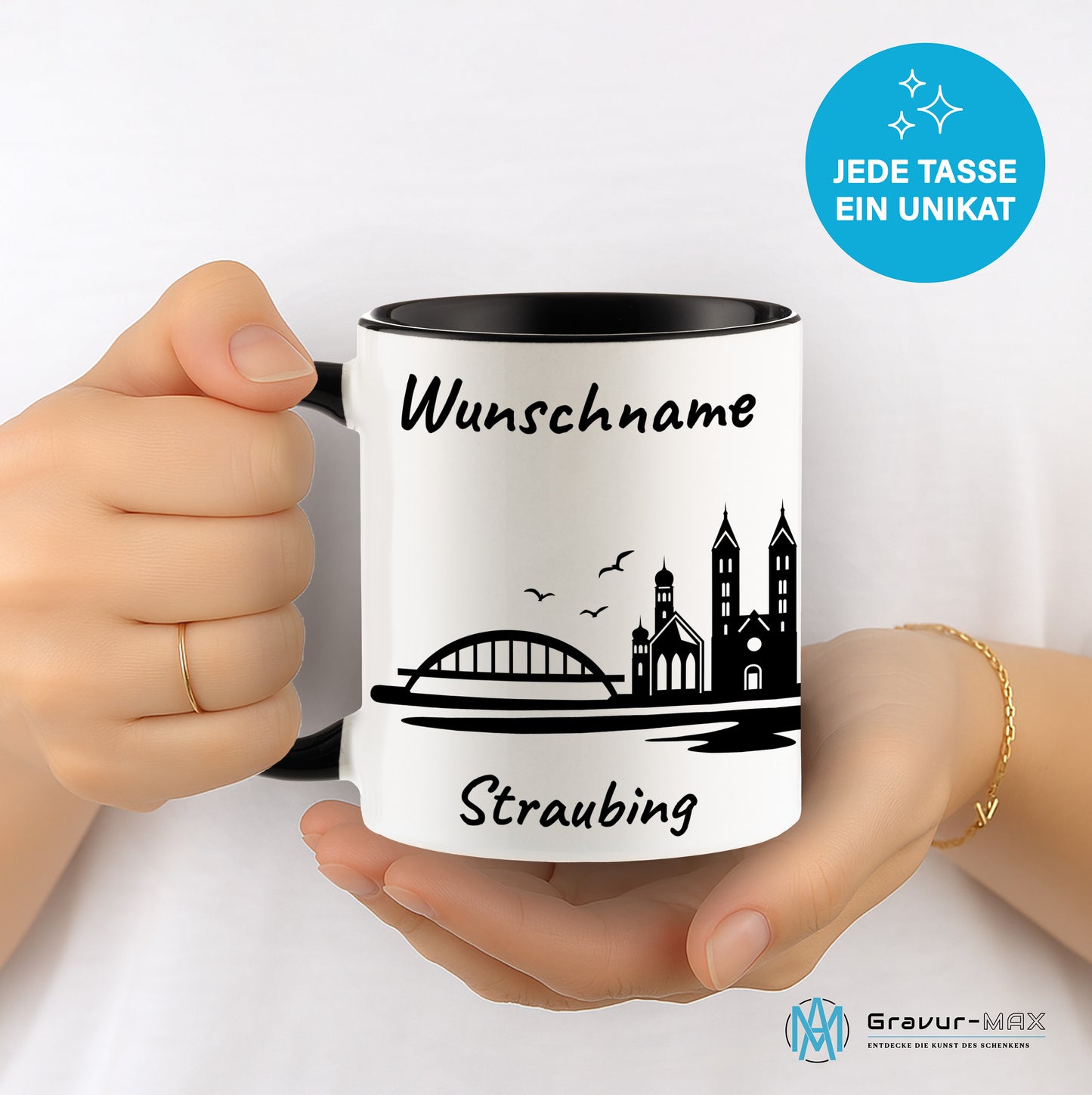 Tasse in Schwarz 330ml bedruckt mit der Skyline von Straubing personalisierbar mit Wunschname