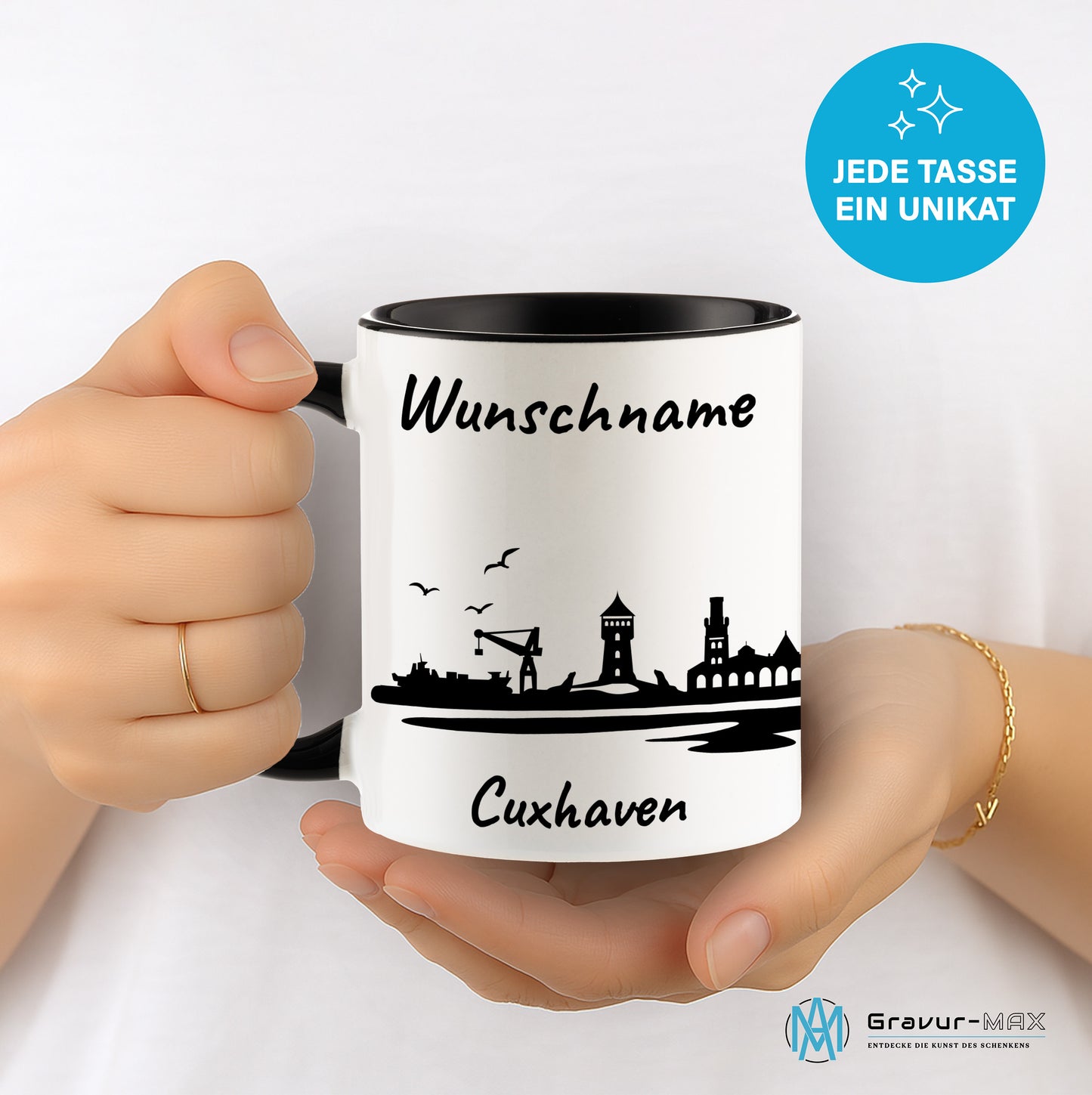 Tasse in Schwarz 330ml bedruckt mit der Skyline von Cuxhaven personalisierbar mit Wunschname
