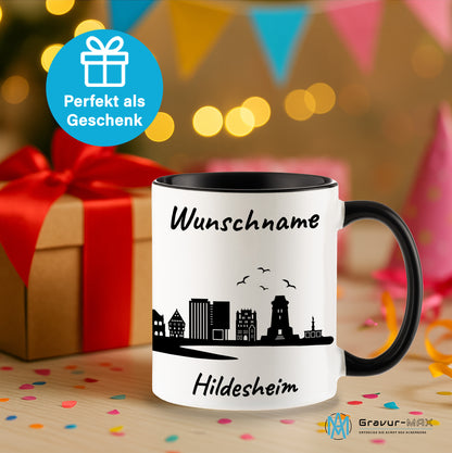 Tasse in Schwarz 330ml bedruckt mit der Skyline von Hildesheim personalisierbar mit Wunschname