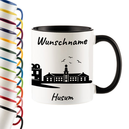 Tasse in Schwarz 330ml bedruckt mit der Skyline von Husum personalisierbar mit Wunschname