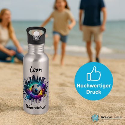 Trinkflasche mit Strohhalm in Silber 600ml bedruckt mit Fußball Motiven"Motiv7" personalisierbar für Kinder mit Wunschname aus Edelstahl