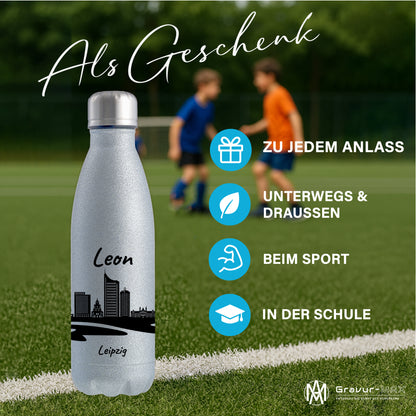 Glitzer Trinkflasche in Silber 500ml aus Edelstahl bedruckt mit der Skyline von Leipzig personalisierbar mit Wunschname