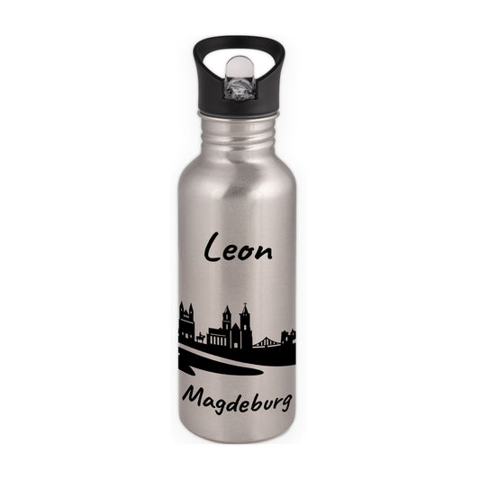 Trinkflasche in Silber 600ml aus Edelstahl bedruckt mit der Skyline von Magdeburg personalisierbar mit Wunschname