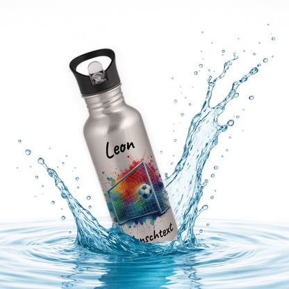 Trinkflasche mit Strohhalm in Silber 600ml bedruckt mit Fußball Motiven"Motiv5" personalisierbar für Kinder mit Wunschname aus Edelstahl