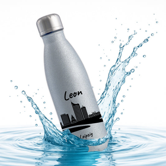 Glitzer Trinkflasche in Silber 500ml aus Edelstahl bedruckt mit der Skyline von Leipzig personalisierbar mit Wunschname